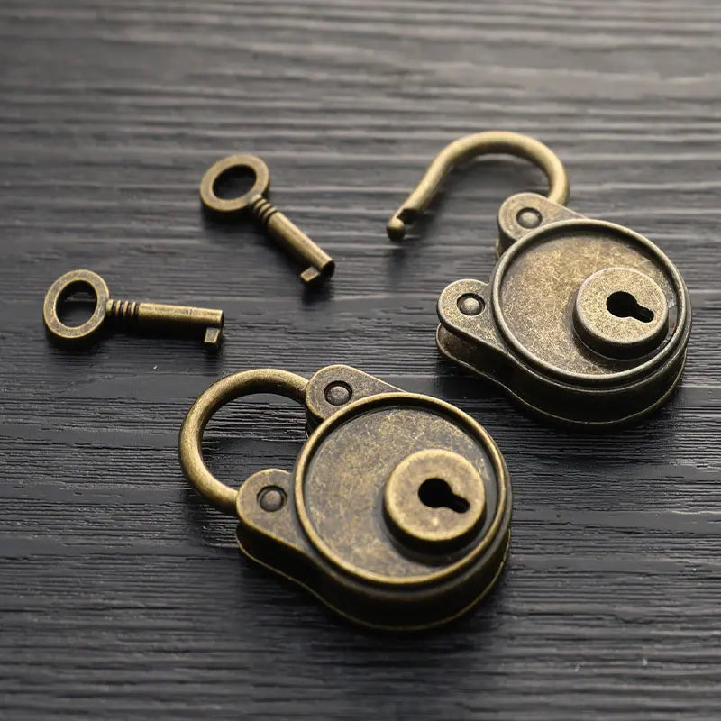 Antique-Style Mini Padlock with Key – Bronze-Plated Metal for Notebook, Suitcase, or Decorative Use - All you need
